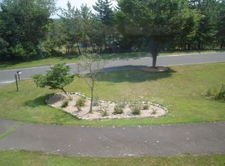 4 Tiffany Dr, Danbury, CT 06811