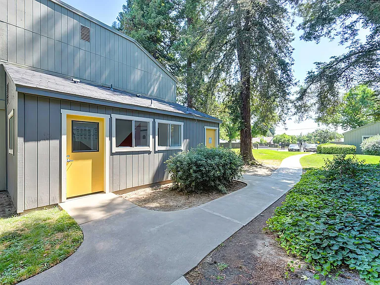 The Redwoods Apartments — Photo 21