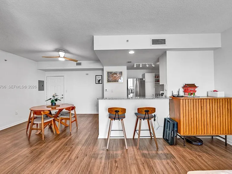 275 NE 18th St #1809 — Photo 4