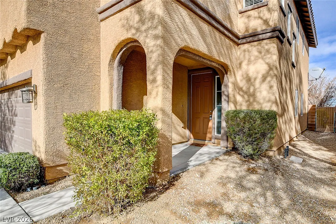 3 bed, 3.0 bath, 1995 sqft, $2,195 — Photo 4