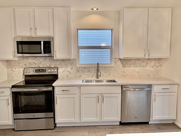 2nd image of 2131 Pleasant Dr #1