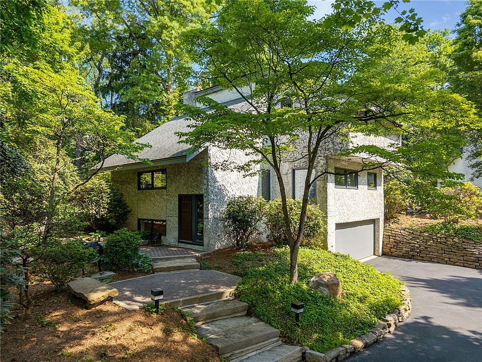 1st image of 7 Woodstone Dr