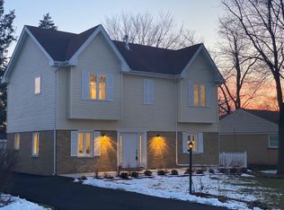 625 W Bunting Ln, Mount Prospect, IL 60056