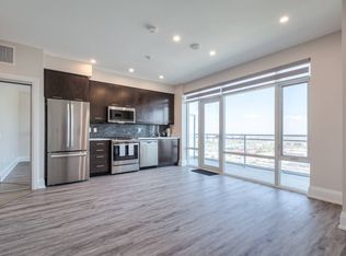 360 Square One Dr #2301, Mississauga, ON L5B 0G7