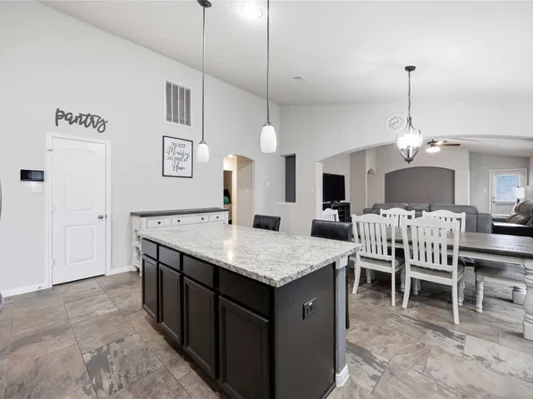 712 Rim Water Dr, Alvin, TX 77511