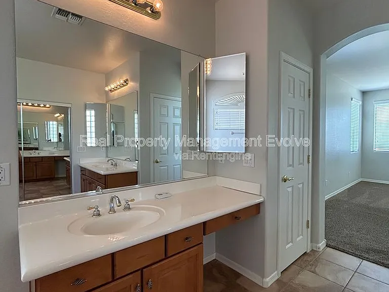 9707 S 45th Ave — Photo 42