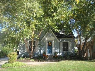 571 Lake Forest Dr, Bay Village, OH