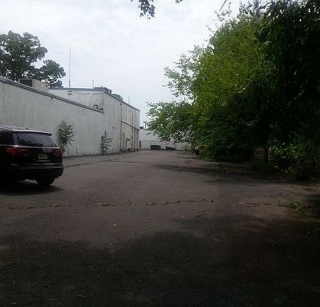 4th image of 201 Blackford Ave