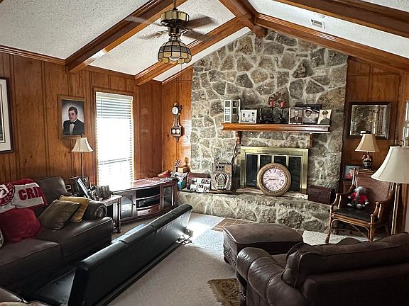 4th image of 309 Gooch Ln
