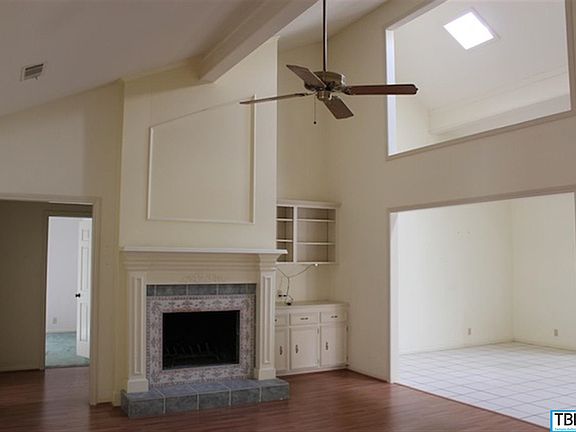 2nd image of 2706 Stratford Dr