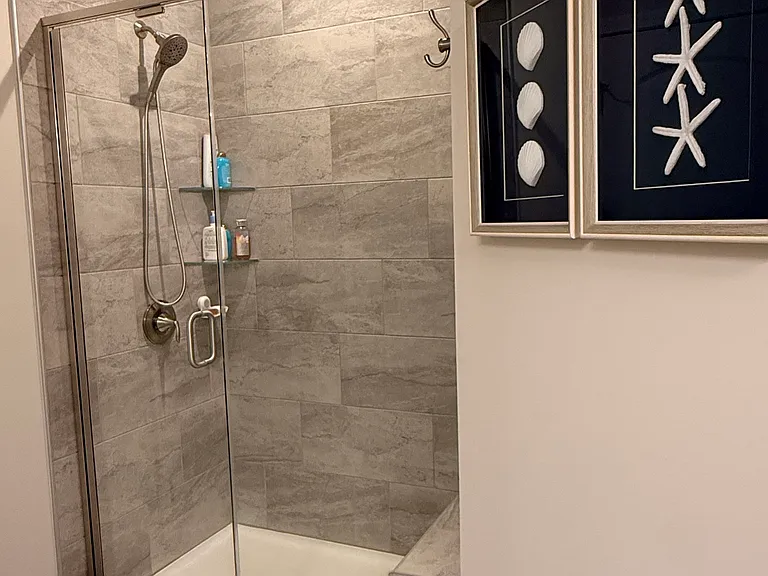 En Suite Bathroom (1st Floor) - Standup Shower