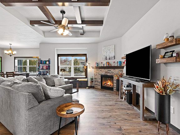 5th image of 3164 Howard View Ln