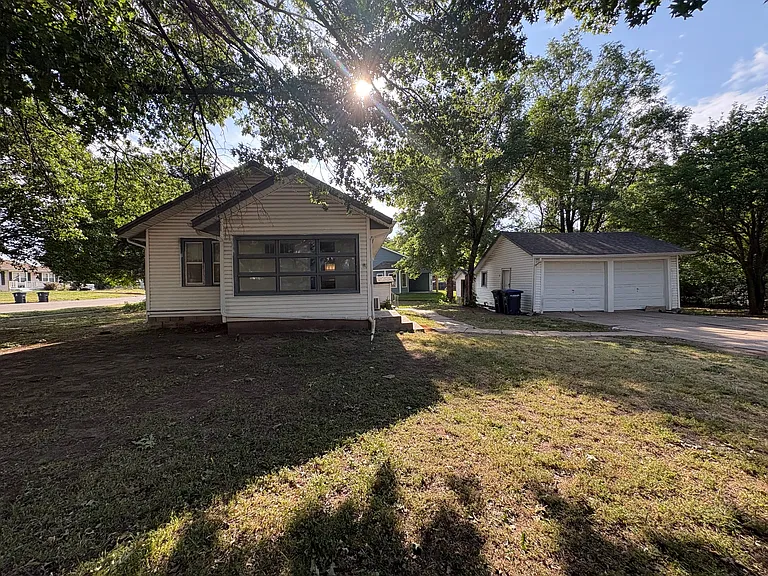 702 S Emporia St — Photo 1