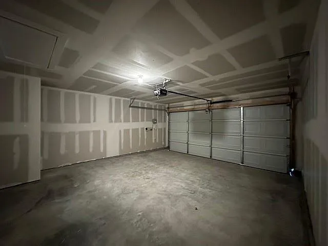 141 Netherland St — Photo 13