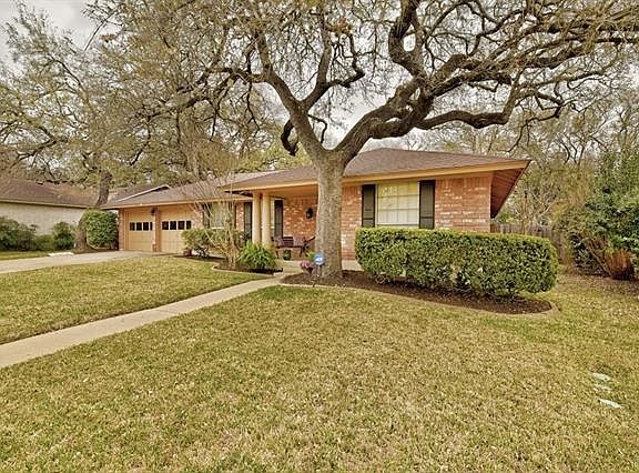 2nd image of 11105 Alhambra Dr