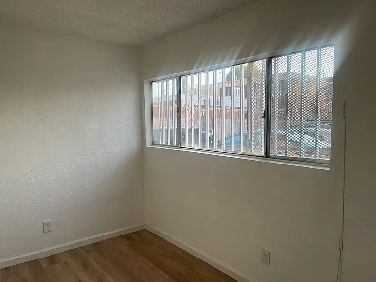 10010 Anzac Ave #2 — Photo 15
