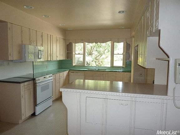 3rd image of 203 Buena Tierra Dr