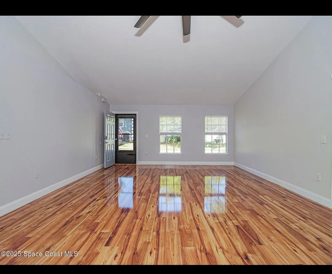 4 bed, 2129 sqft, $3,200 — Photo 2