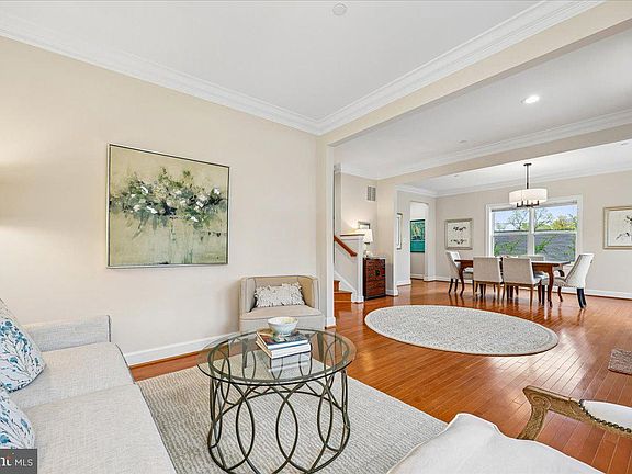 4th image of 348 Howard Ave