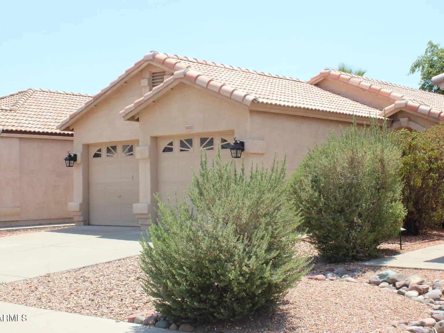 3 bed, 2.0 bath, 1165 sqft, $2,050 — Photo 3
