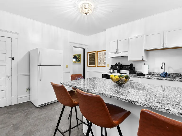 726 Kerr St — Photo 7