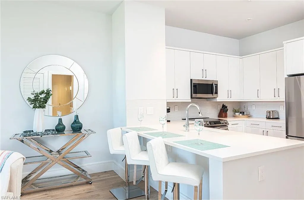1 bed, 1.0 bath, 920 sqft, $14,175 — Photo 3