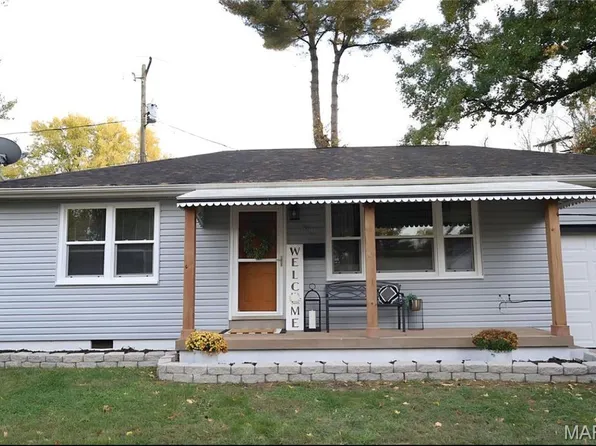 3700 Michelle Dr, Belleville, IL 62226