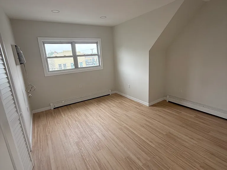 164 Beach St — Photo 10