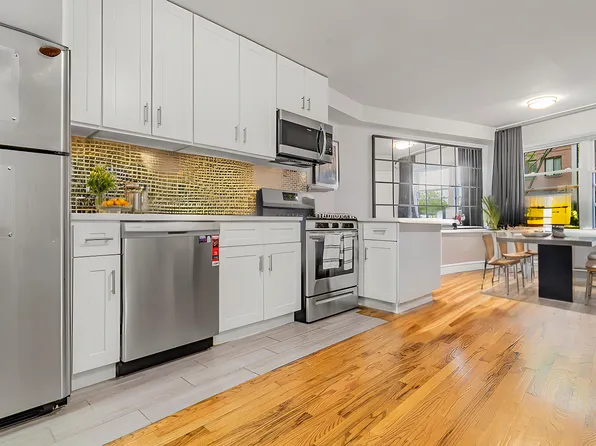 185 Woodpoint Rd, Brooklyn, NY 11211