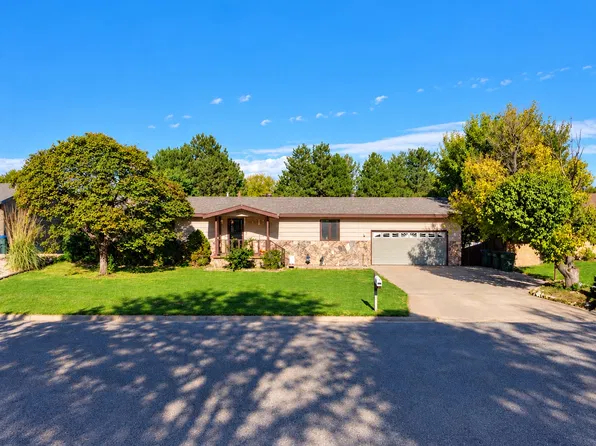 2211 Robin Rd, Dodge City, KS 67801