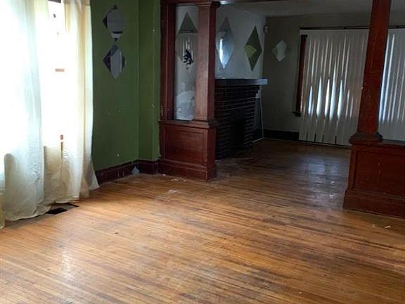 5th image of 359 Dartmouth Ave