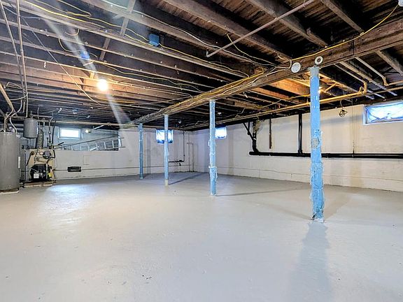 5th image of 1002 E Chestnut Ave