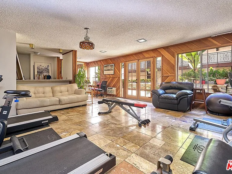 525 S Ardmore Ave #260 — Photo 9
