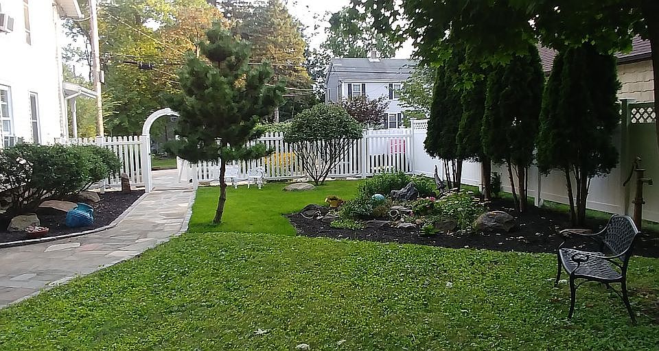 2nd image of 25 Gates Ave