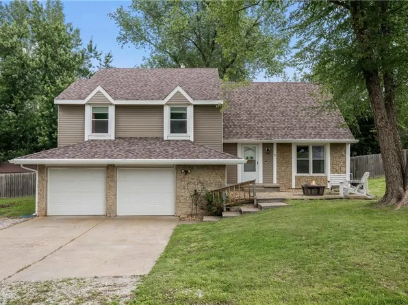 13 Baber Cir, Camden Point, MO 64018