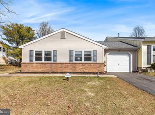 28 Chesapeake Dr, Newtown, PA 18940