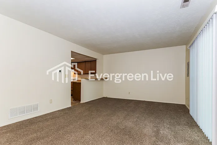 2419 Cross Village Dr — Photo 3