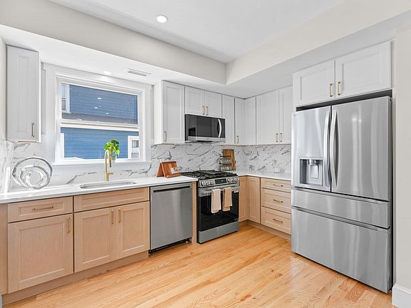 4th image of 194 Washington Ave #2