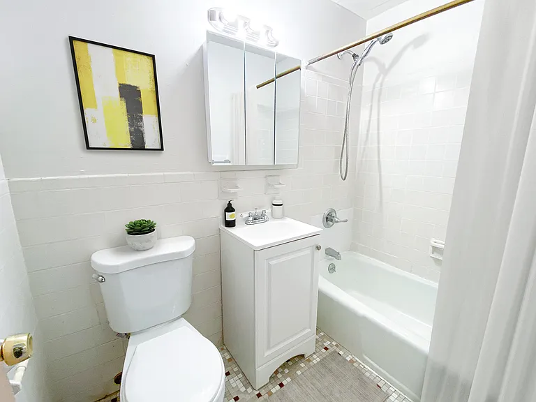 610 Farmington Ave #A1 — Photo 4