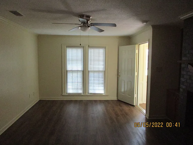 1915A Buck Ln — Photo 2