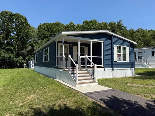 99 Terry Ln, Halfmoon, NY 12065