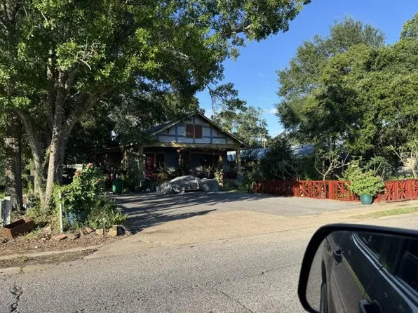 2718 Main St, Jeanerette, LA 70544