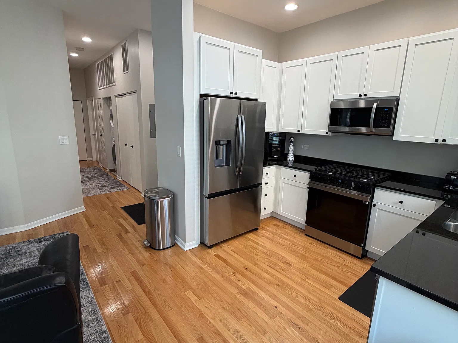2 bed, 900 sqft, $3,200 — Photo 4