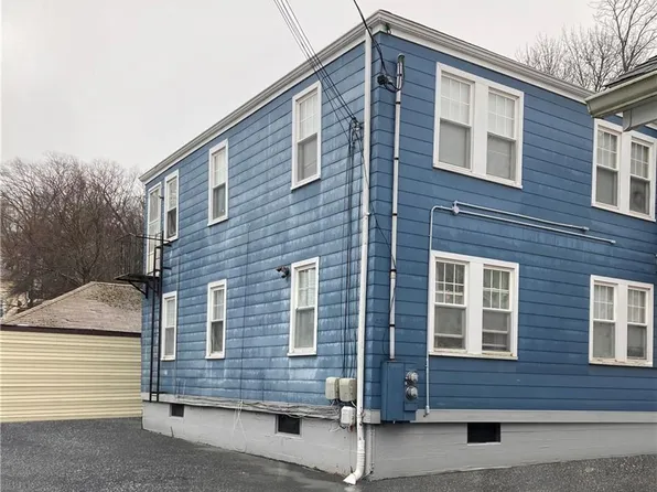 387 Willow St, Woonsocket, RI 02895