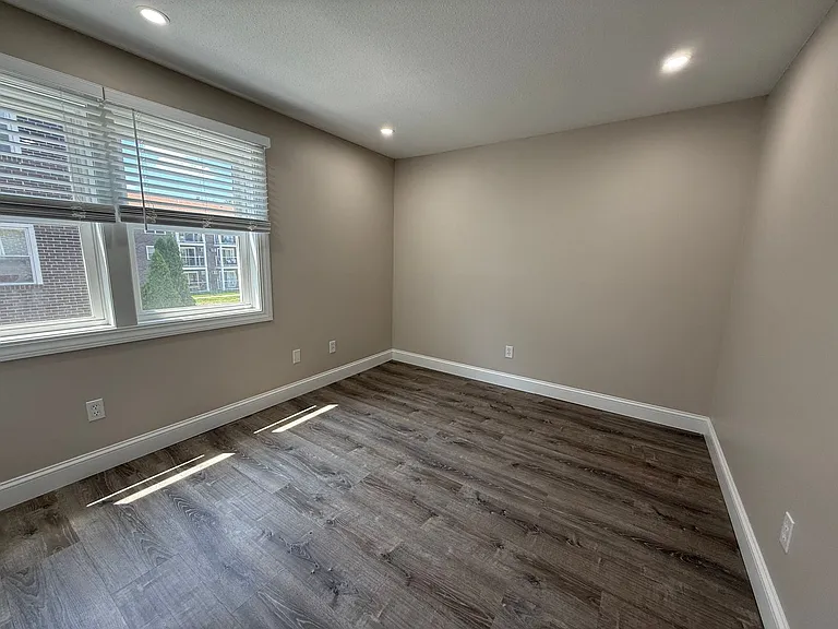 Pondsview Apartments — Photo 91
