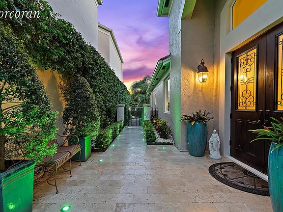 5th image of 313 Alicante Dr