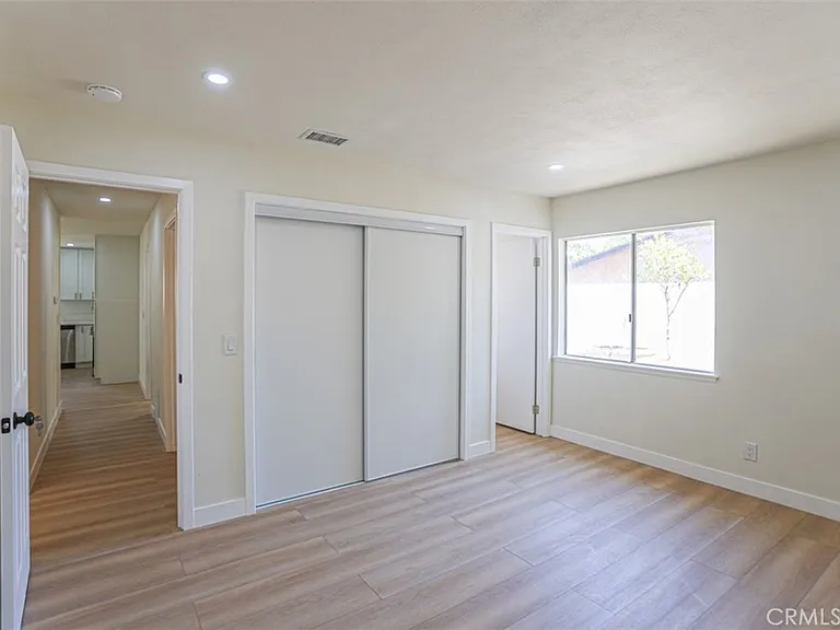 2452 E Brenda St — Photo 23