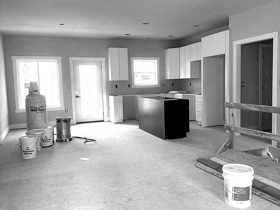 4th image of 209 Federalist Way