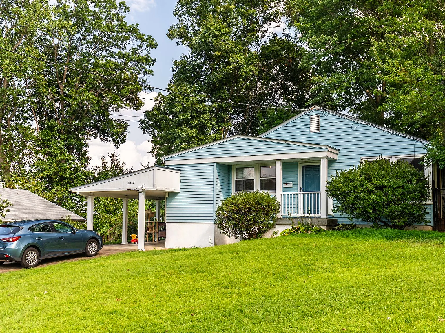 4 bed, 1950 sqft, $3,270 — Photo 4