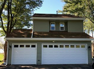 916 Candlewick Dr NE, Poplar Grove, IL 61065